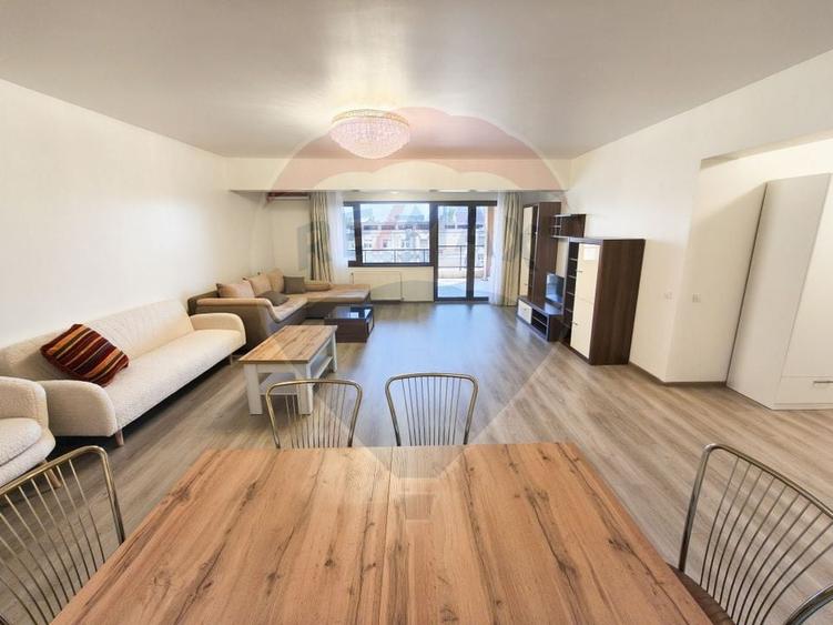Apartament cu 3 camere semidecomandat, mobilat în Periferie