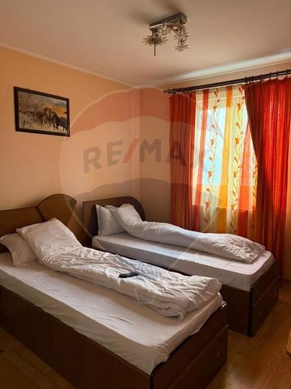 Casă cu 8 camere cu Teren 462 Mp în Central
