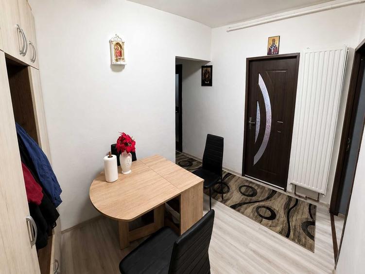 Apartament cu 3 camere decomandat în Cetate