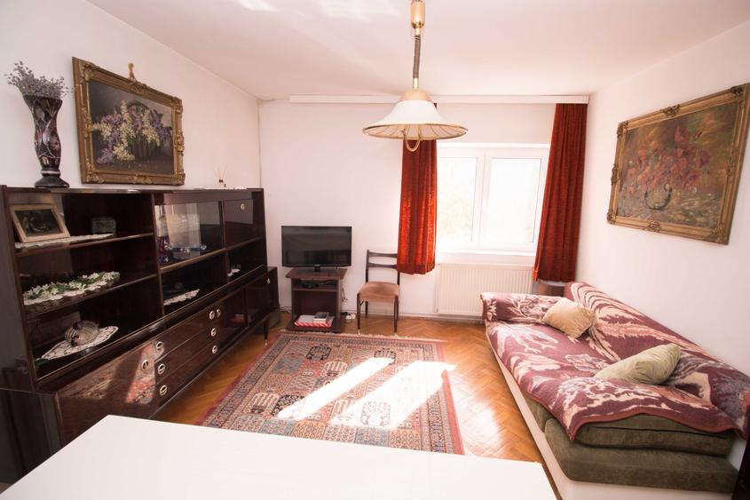 Apartament cu 4 camere decomandat, mobilat în Central
