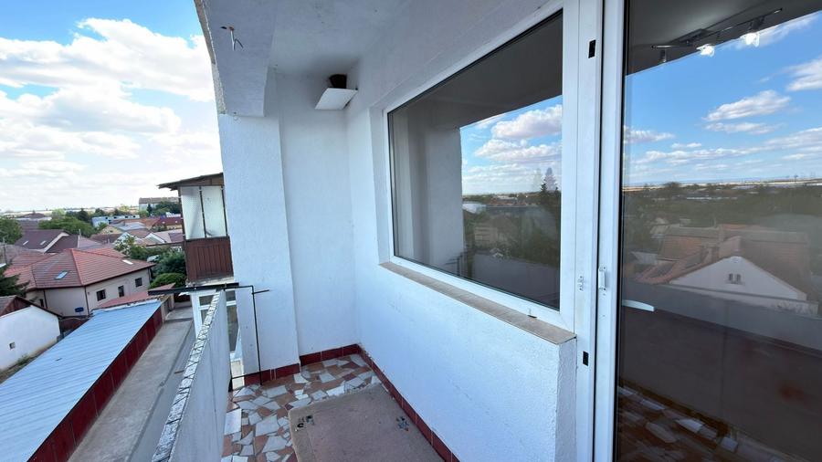 Apartament cu 3 camere semidecomandat în Nord-Vest