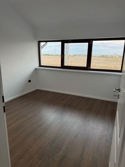 Apartament cu 5 camere decomandat în Moșnița Nouă