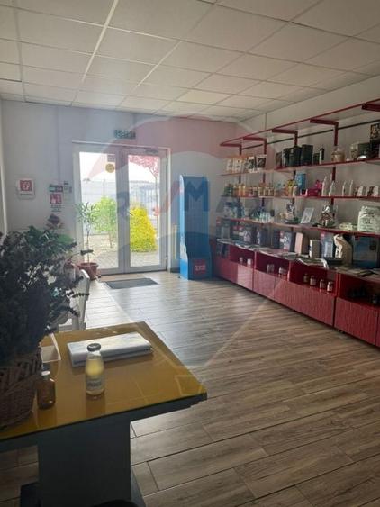 Spațiu comercial, de 893 mp, în Cârcea