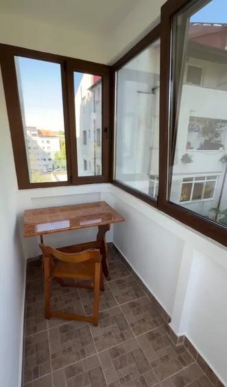 Apartament cu 3 camere decomandat, mobilat în Nicolina