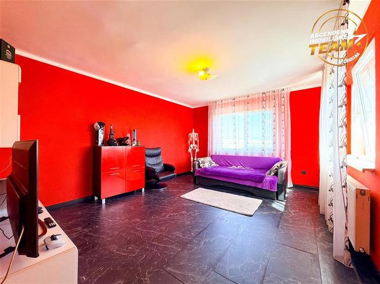 Casă individuală cu 3 camere cu Canalizare în Simeria