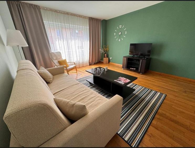 Apartament cu 3 camere decomandat, mobilat în Dorobanților