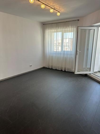 Apartament cu 3 camere decomandat în Faleză