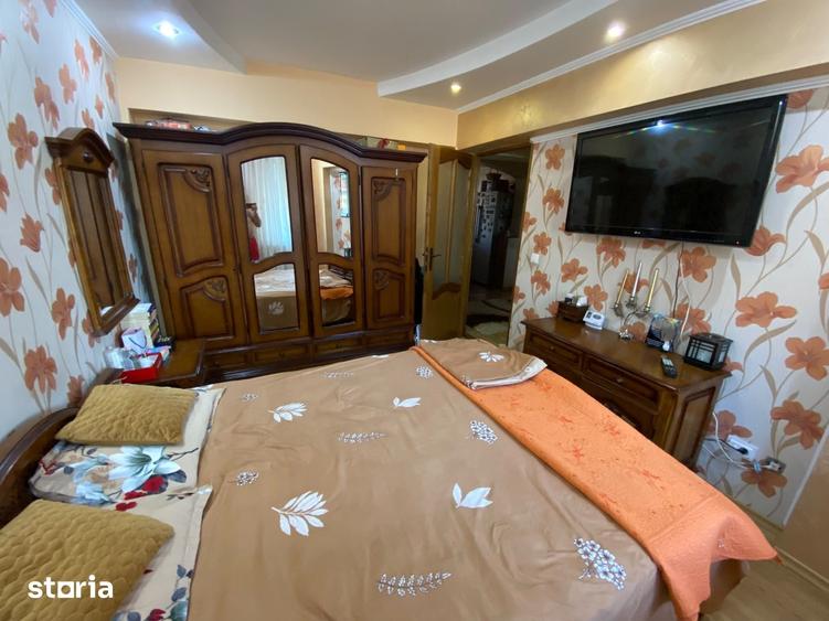 Apartament cu 3 camere decomandat în Sud