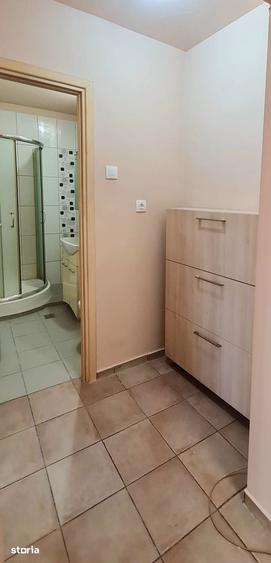 Garsonieră decomandată în Titan