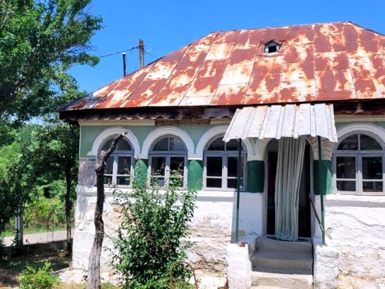 Teren Construcții intravilan de 1900 mp, în Fârtățești