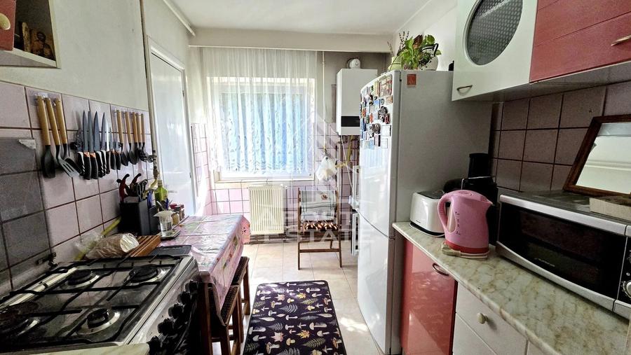 Apartament cu 3 camere decomandat, mobilat în Bucovina