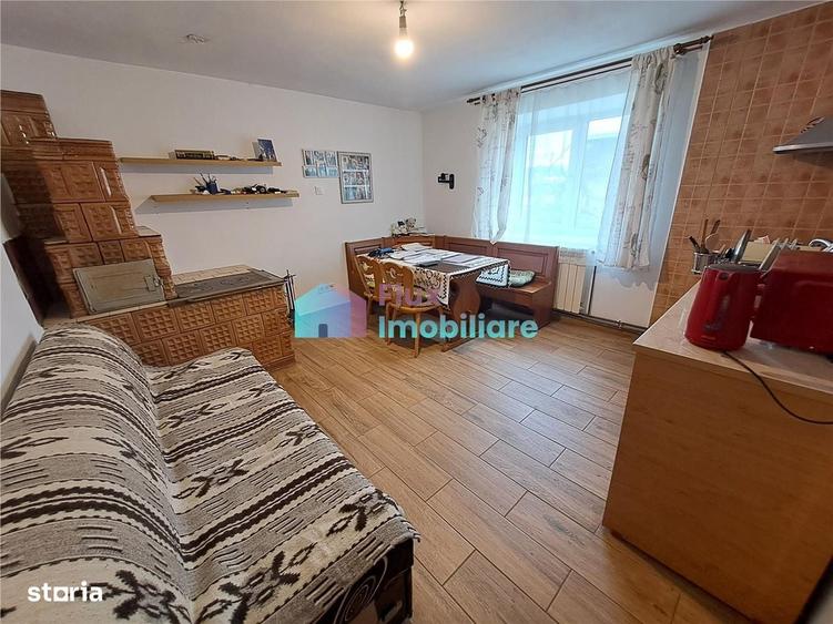 Casă cu 4 camere în Cornu Luncii