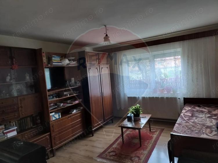 Casă cu 5 camere cu Teren 950 Mp în Biharia