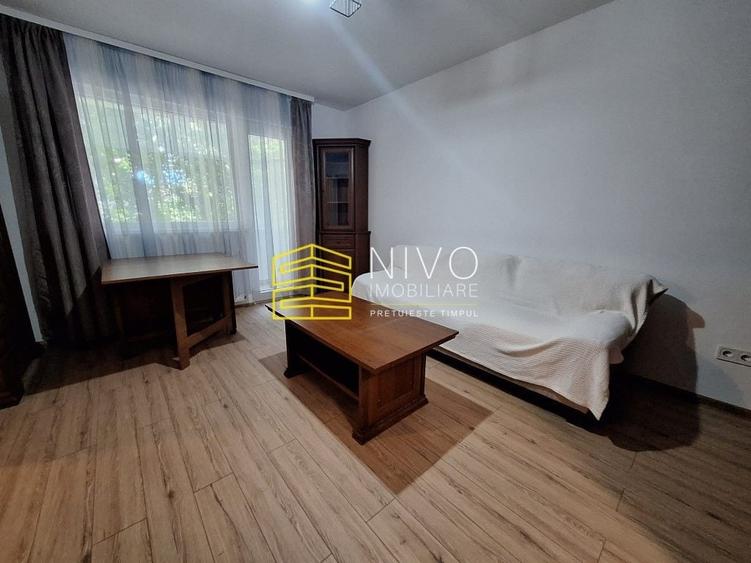 Apartament cu 3 camere semidecomandat, mobilat în Tudor