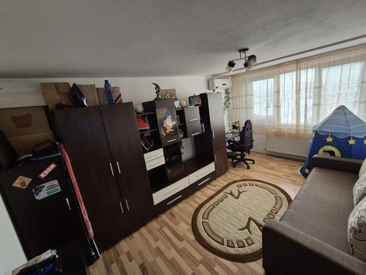 Apartament cu 2 camere decomandat în Exterior Vest