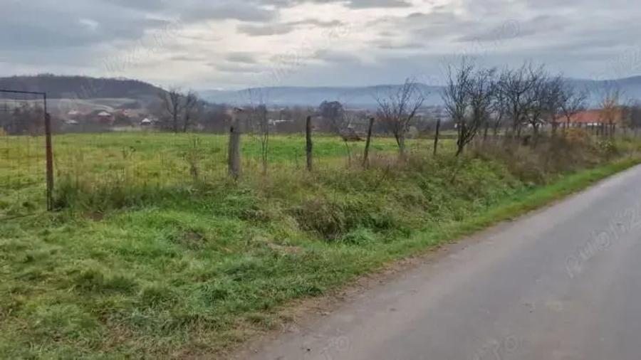 Teren de 3100 mp, în Central