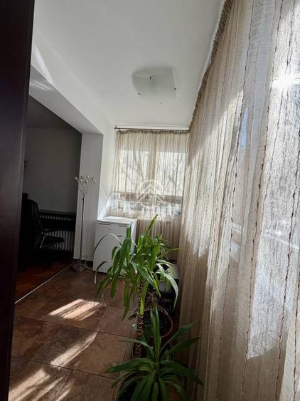 Apartament cu 3 camere în Plopilor