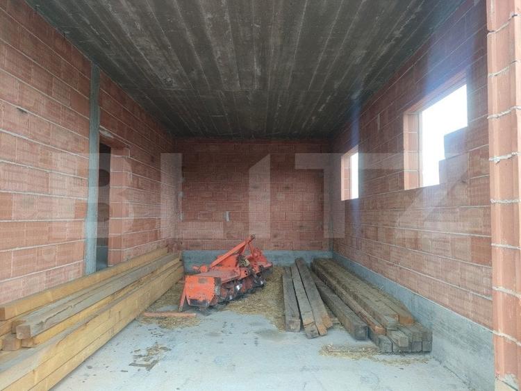 Casă individuală cu 8 camere cu Teren 770 Mp în Marginea