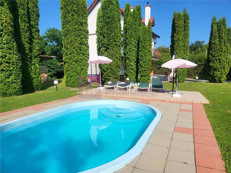 Casă individuală cu 6 camere cu Teren 800 Mp în Central
