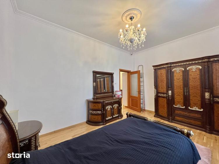 Apartament cu 5 camere în Romană