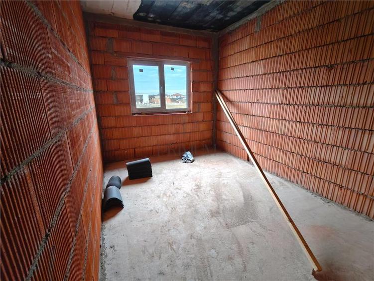 Duplex cu 4 camere cu Canalizare în Moșnița Nouă