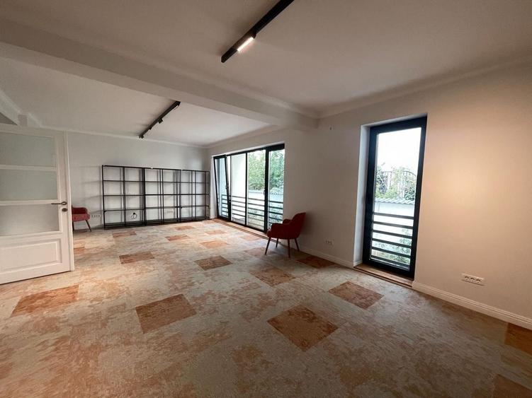 Spațiu comercial, de 140 mp, în Tei