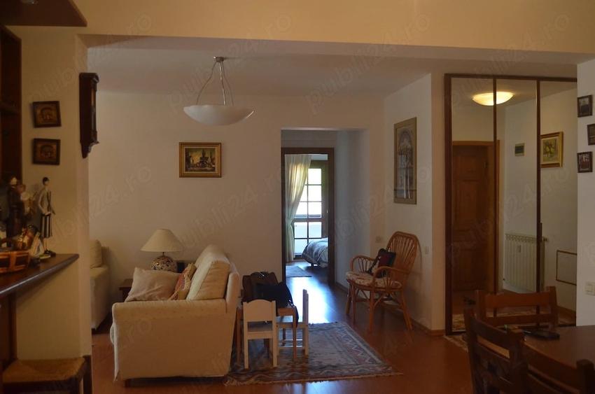 Apartament cu 4 camere decomandat în Cioplea