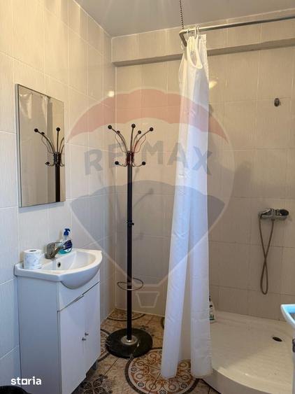 Casă cu 8 camere cu Teren 462 Mp în Central