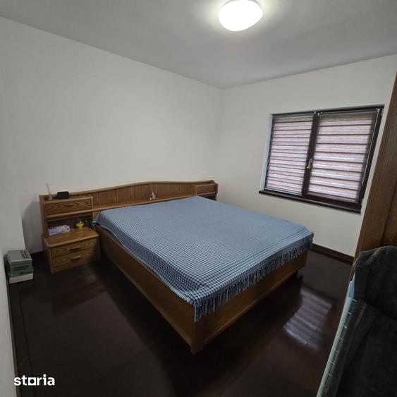 Casă cu 6 camere cu Teren 2147 Mp în Cetățeni