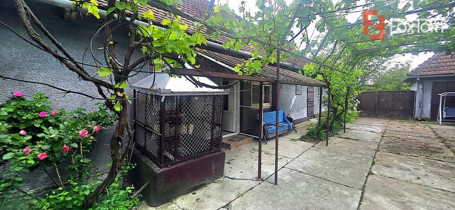 Casă individuală cu 5 camere cu Teren 1439 Mp în Ineu