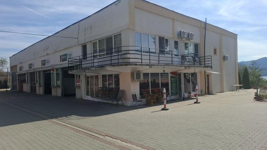 Spațiu comercial, de 3,640 mp, în Central