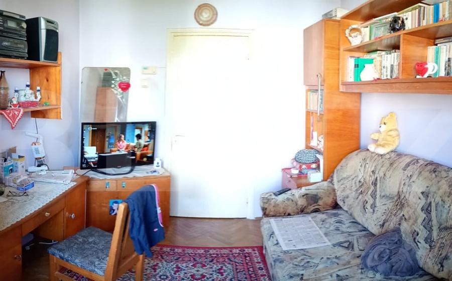 Apartament cu 3 camere semidecomandat în Simeria