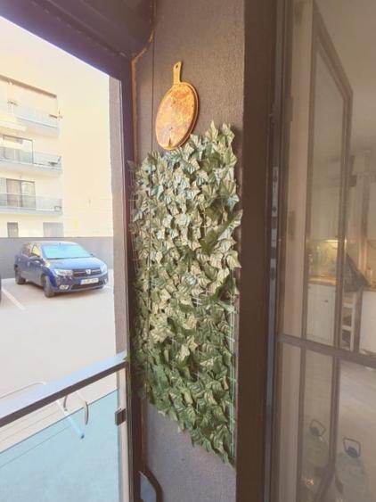 Apartament cu 2 camere semidecomandat, mobilat în Nord