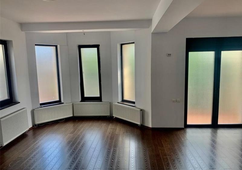 Casă cu 5 camere cu Teren 300 Mp în Brâncoveanu