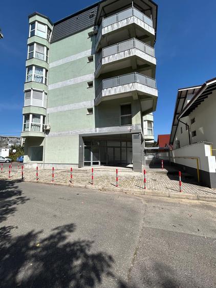 Apartament cu 3 camere semidecomandat în Malu Roșu