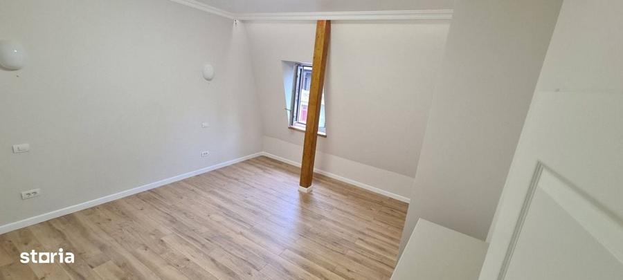 Apartament cu 4 camere în Romană