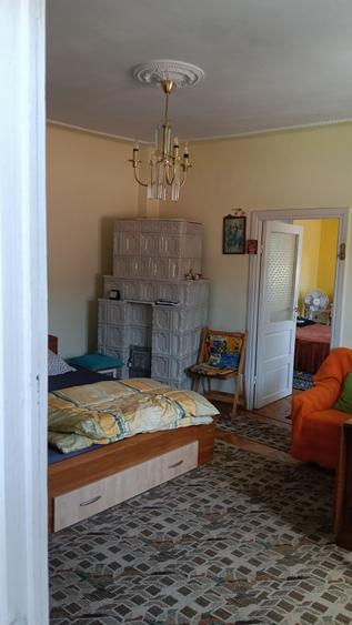 Casă cu 6 camere cu Canalizare în Central