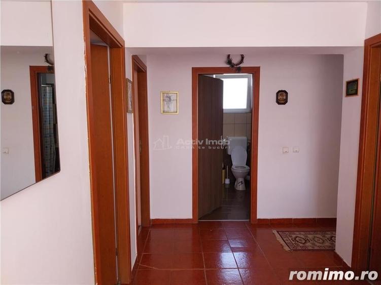 Casă cu 10 camere cu Teren 300 Mp în Vulcan