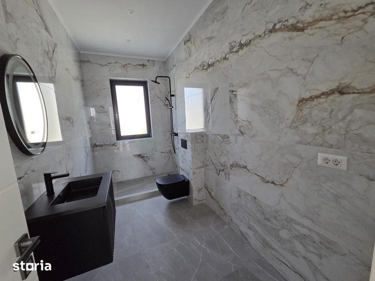 Casă cu 5 camere cu Teren 300 Mp în Tineretului