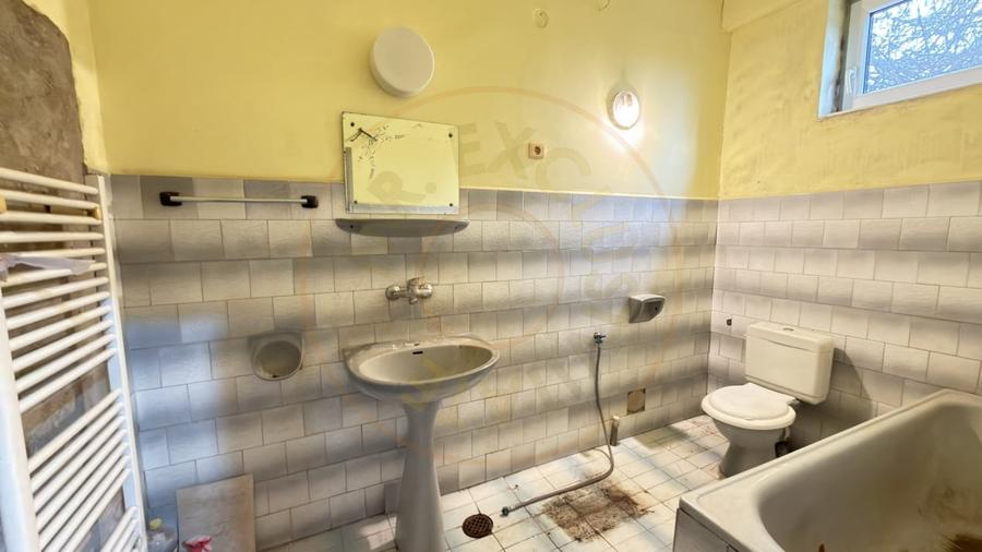 Casă individuală cu 4 camere cu Canalizare în Carei