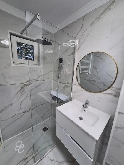 Apartament cu 3 camere semidecomandat în Tomis Nord