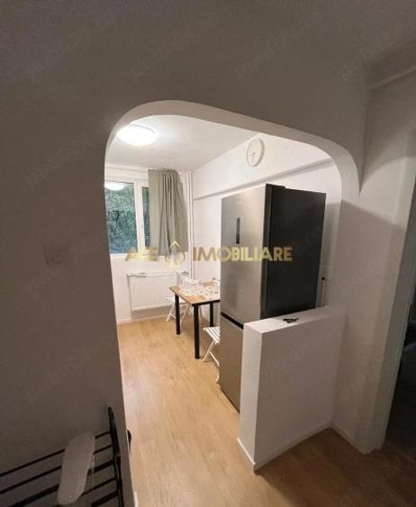 Apartament cu 3 camere semidecomandat, mobilat în Titan