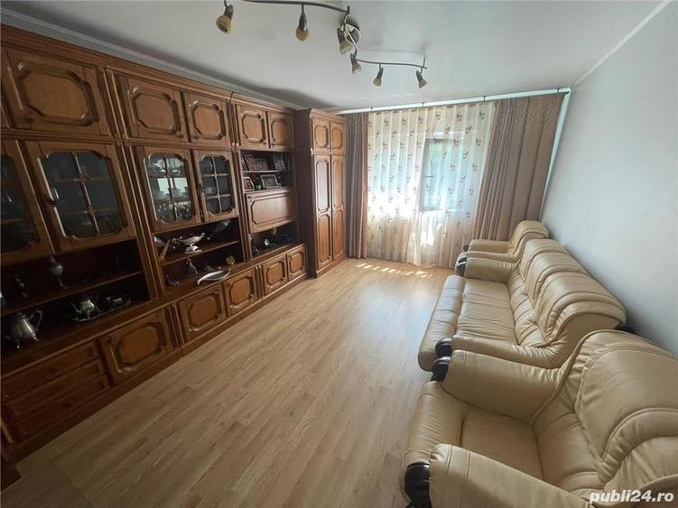 Apartament cu 2 camere decomandat în Poarta 6