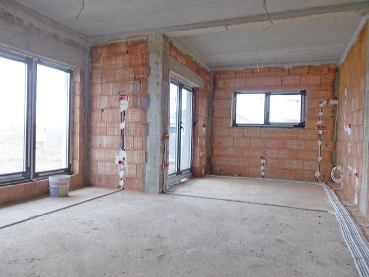 Duplex cu 3 camere cu Teren 310 Mp în Urseni