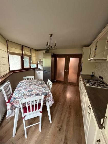 Apartament cu 4 camere decomandat în Calea București