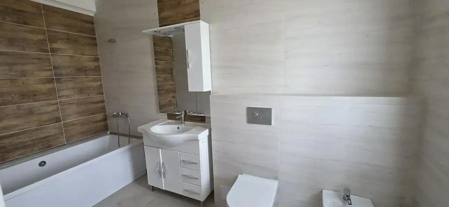 Casă individuală cu 5 camere cu Teren 409 Mp în Vest