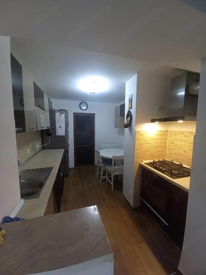 Apartament cu 3 camere decomandat în Obor