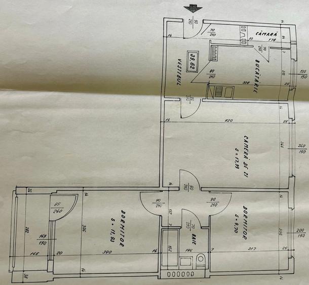 Apartament cu 3 camere semidecomandat în Drumul Taberei
