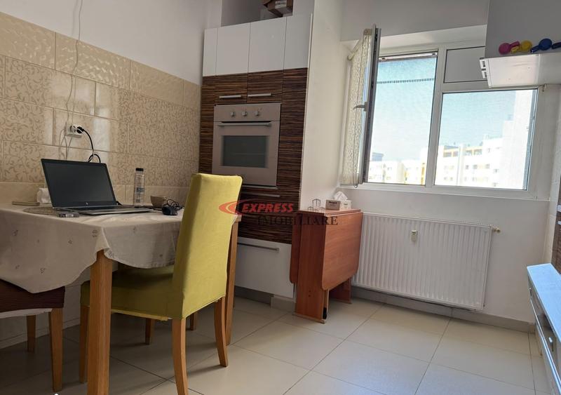 Apartament cu 3 camere decomandat în Dristor