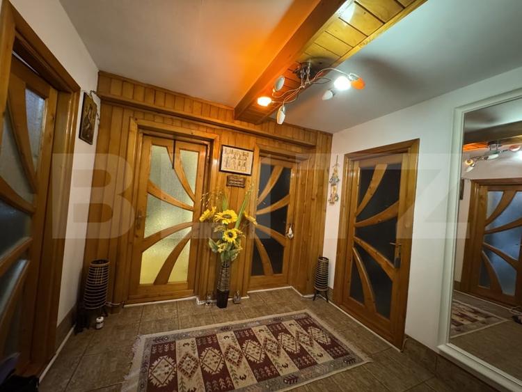 Apartament cu 3 camere decomandat, mobilat în Siloz
